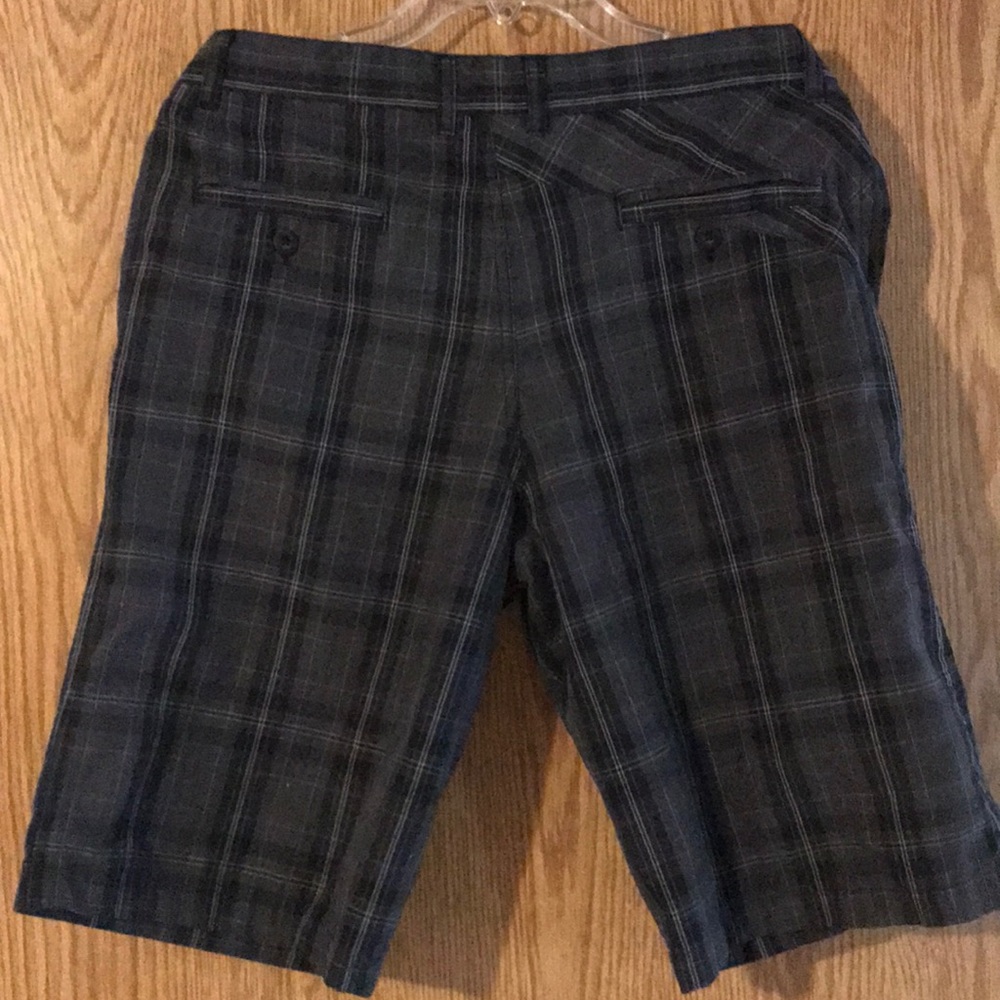 Men’s shorts - Picture 2 of 3